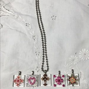 Necklace pendant with 5 interchangeable pendants.